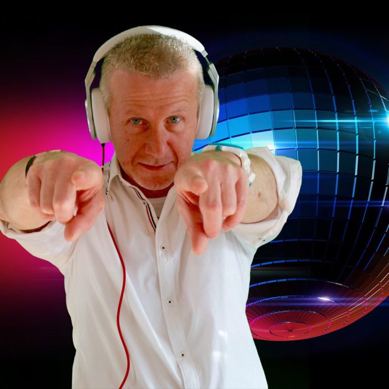 DJ Sven Rudat – sorgt mit Erfahrung und Leidenschaft für die perfekte musikalische Atmosphäre auf Ihrer Hochzeit, Ihrem Firmenevent oder Ihrer exklusiven Feier in Hessen und Umgebung.